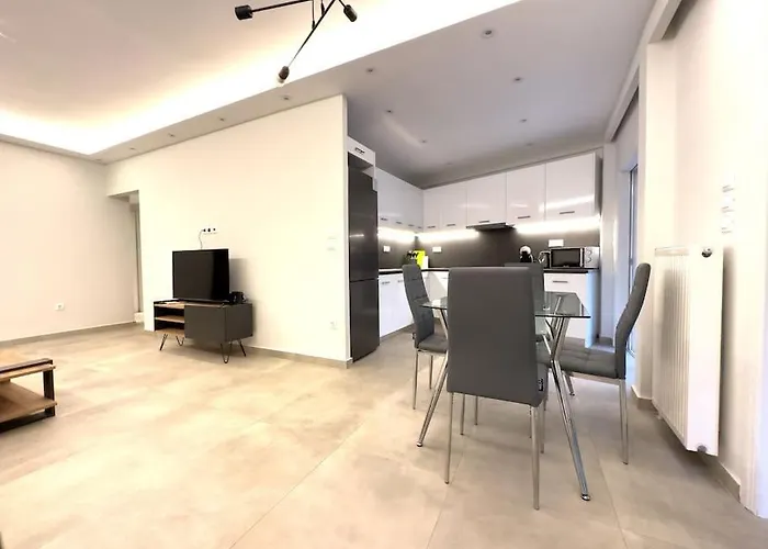 2-Bed Gem In Serene Locale