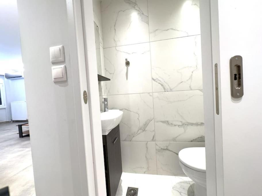 Apartment 2-bed Gem In Serene Locale *