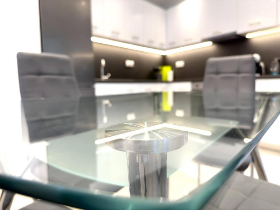 2-bed Gem In Serene Locale Apartament Ateny