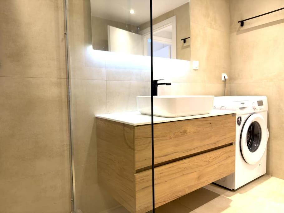 2-bed Gem In Serene Locale Apartment *